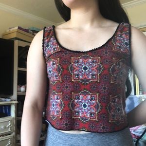 La Hearts Patterned Crop Top